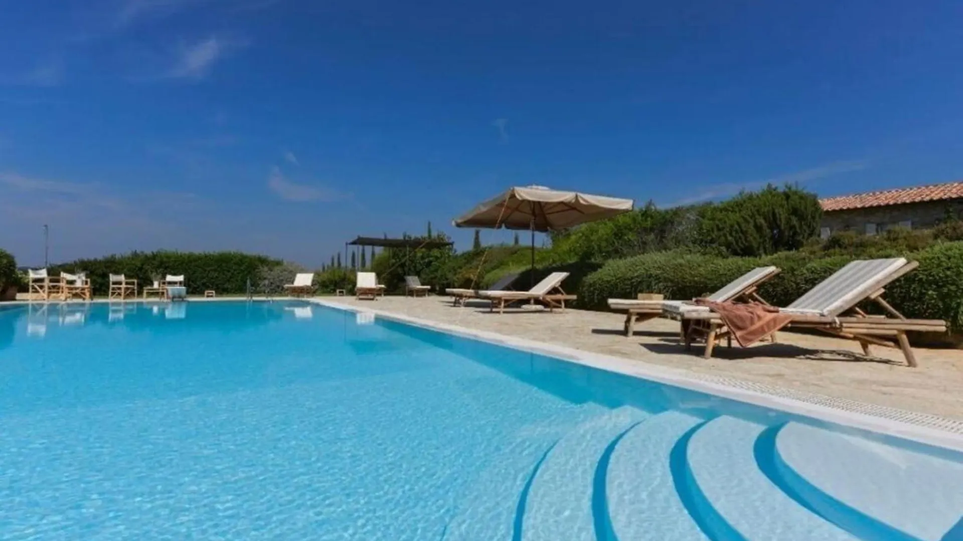 White Retreat Villa Pereta